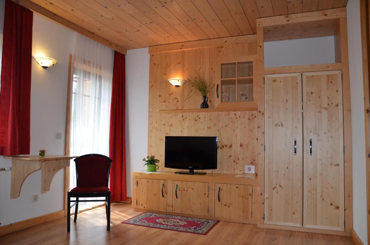 Pension Zum Schreiner Hermagor-Pressegger See Exterior photo
