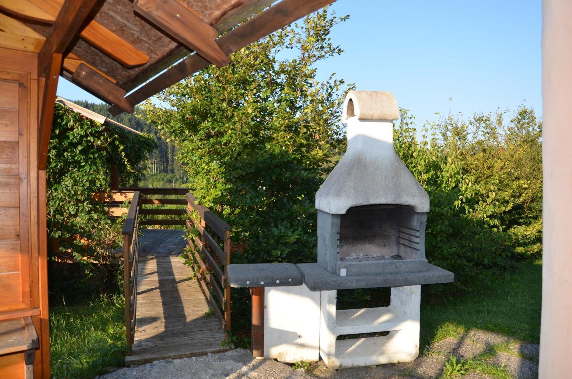 Pension Zum Schreiner Hermagor-Pressegger See Exterior photo