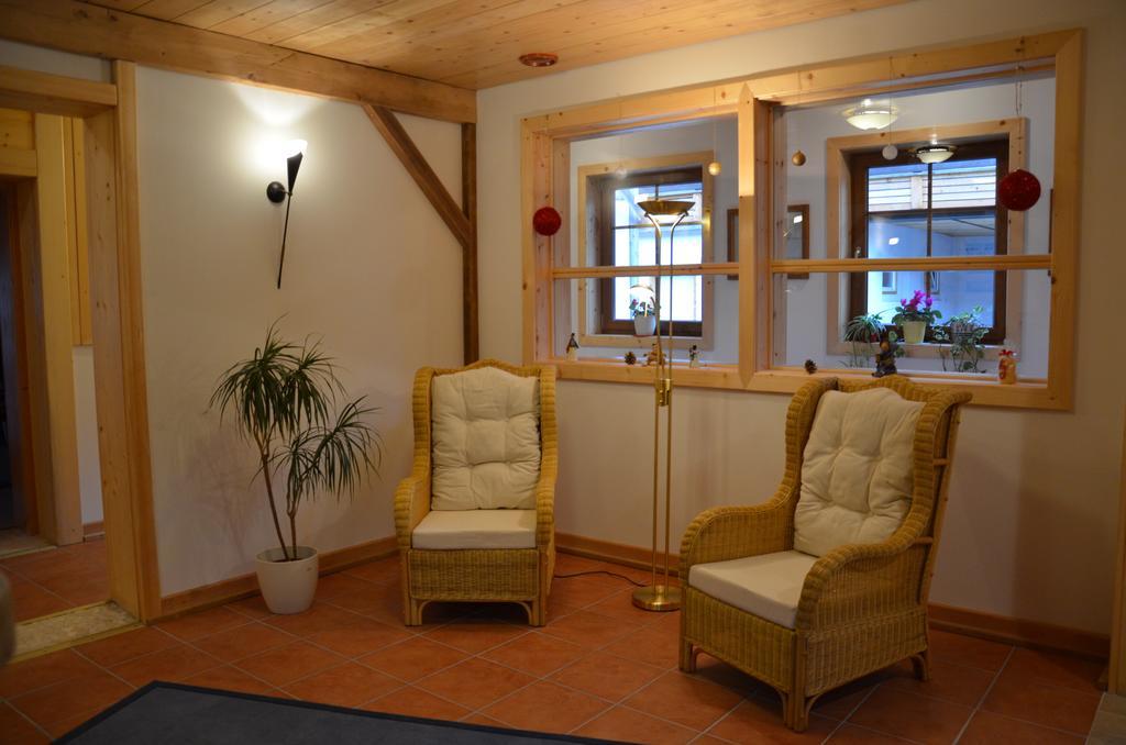 Pension Zum Schreiner Hermagor-Pressegger See Exterior photo