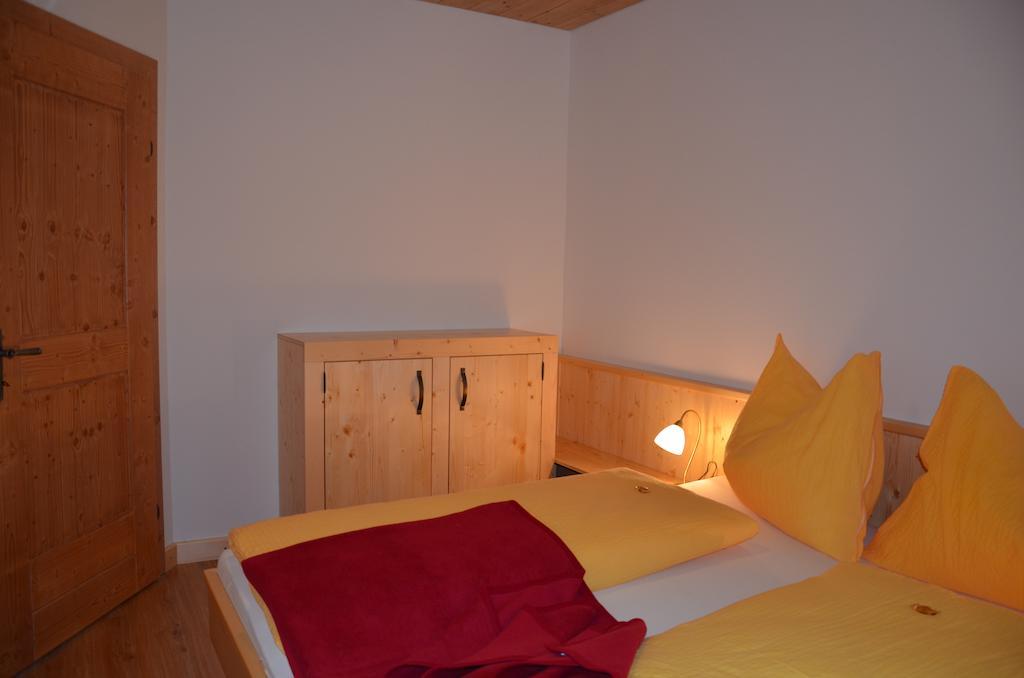 Pension Zum Schreiner Hermagor-Pressegger See Room photo