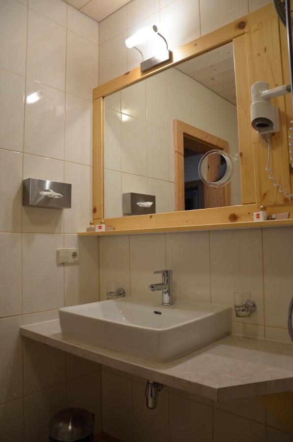 Pension Zum Schreiner Hermagor-Pressegger See Exterior photo